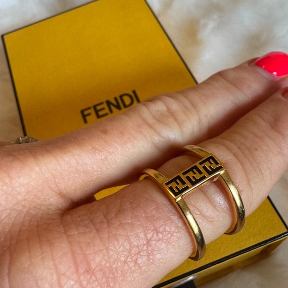 Fendi Gold Women's Ring. Size 7 - Picture 4 of 4
